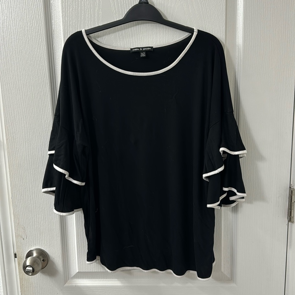 Cable and gauge extra large blouse, black-and-white with double ruffle sleeves